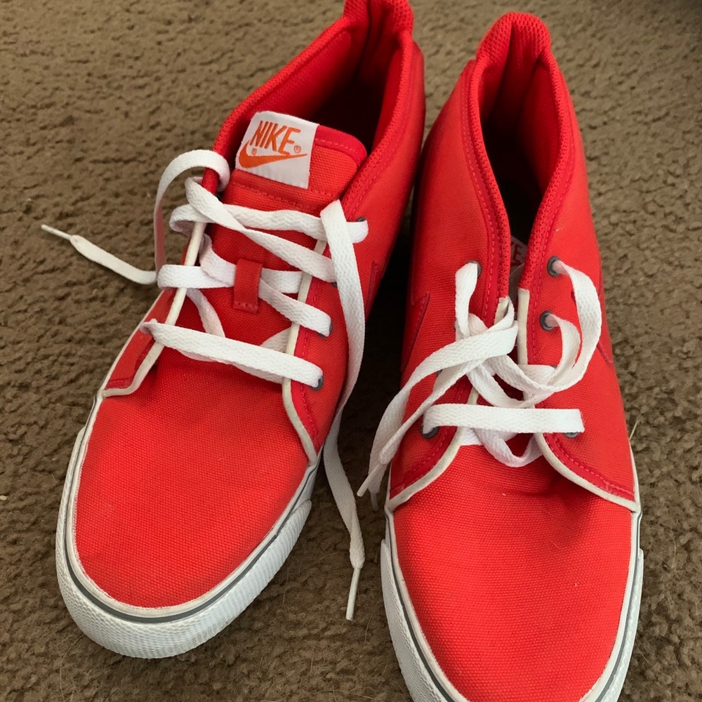 Men’s Red Mid Nike Toki’s